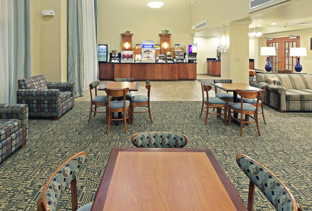Holiday Inn Express & Suites Pine Bluff/Pines Mall By Ihg Dış mekan fotoğraf