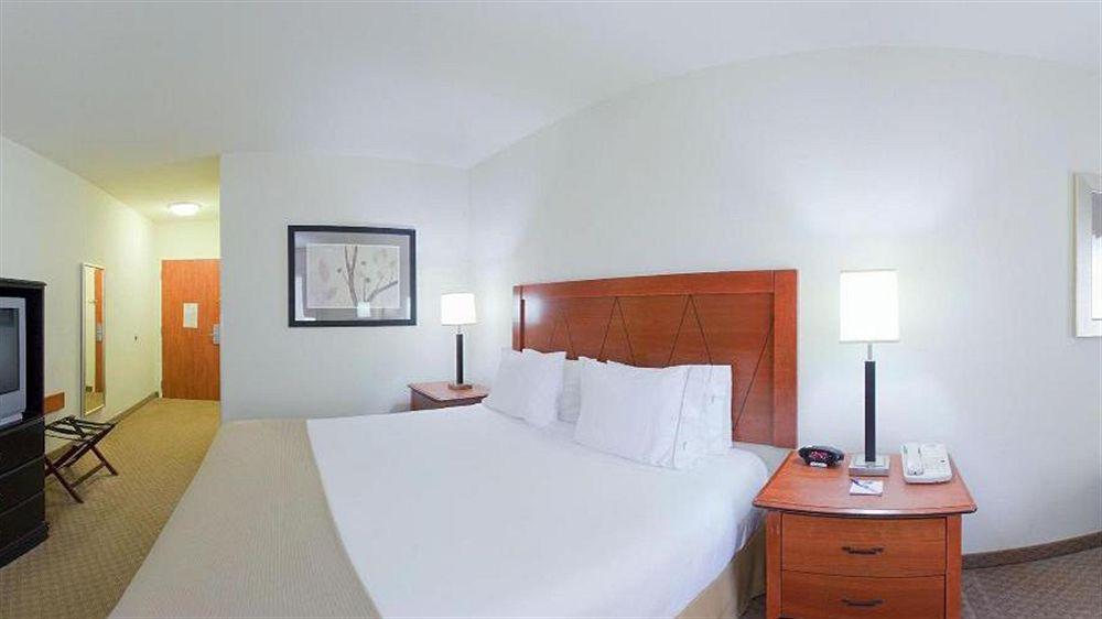 Holiday Inn Express & Suites Pine Bluff/Pines Mall By Ihg Dış mekan fotoğraf